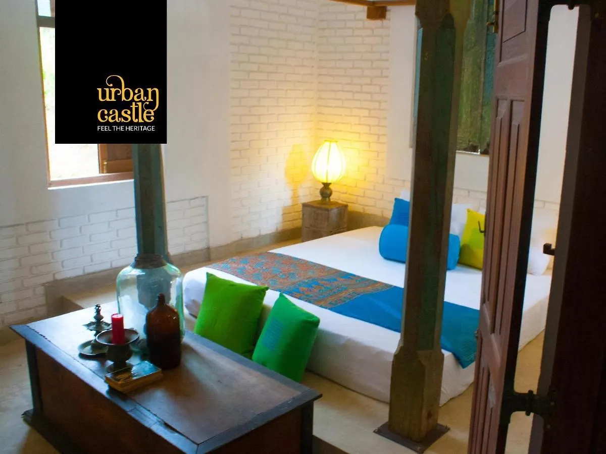 Urban Castle Hotel Kandy 4*,